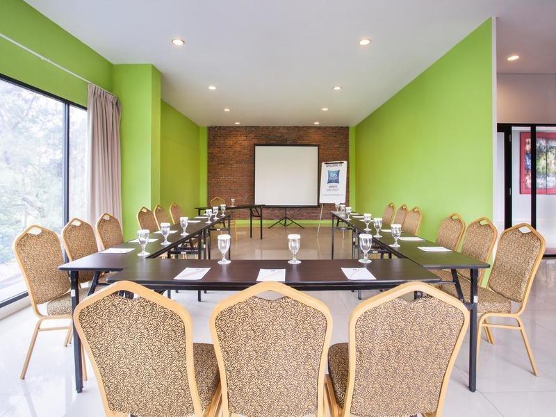 Ibis Budget Jakarta Daan Mogot Exterior foto