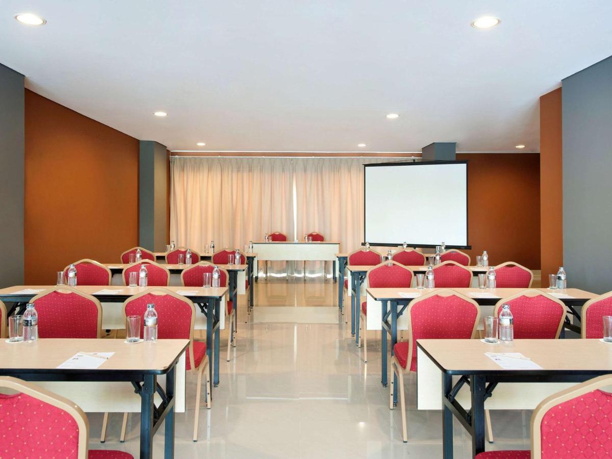 Ibis Budget Jakarta Daan Mogot Exterior foto