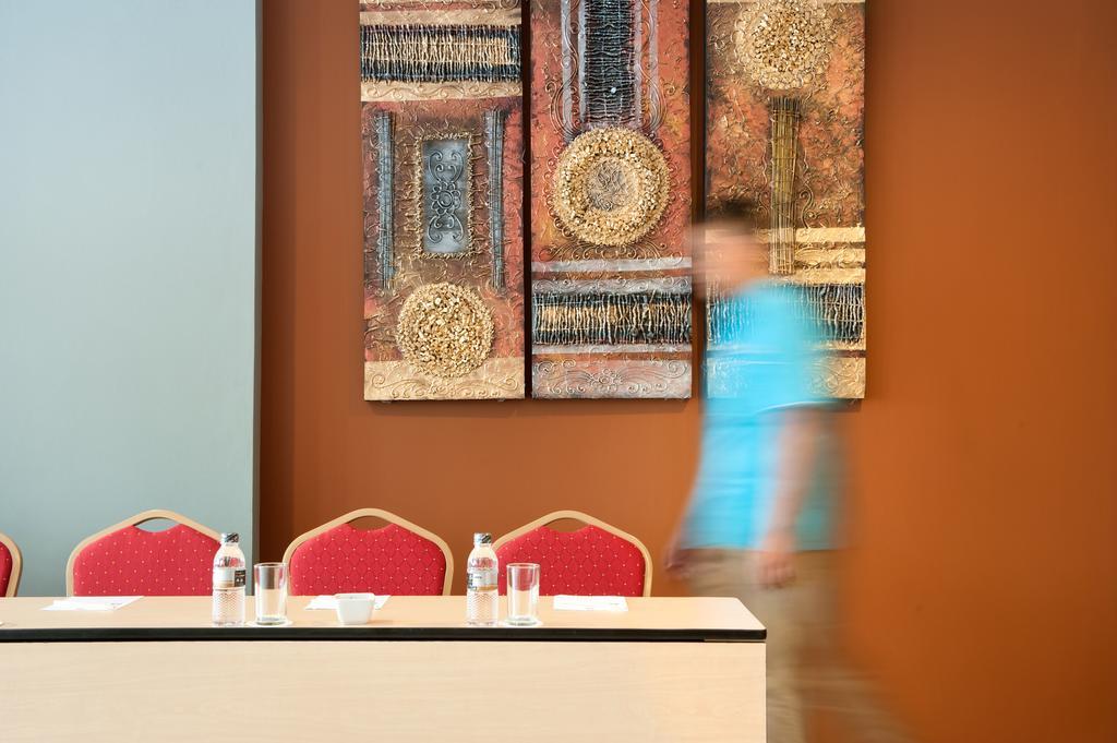 Ibis Budget Jakarta Daan Mogot Exterior foto
