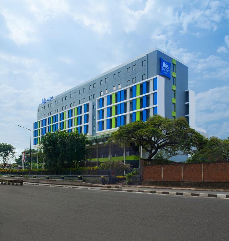 Ibis Budget Jakarta Daan Mogot Exterior foto