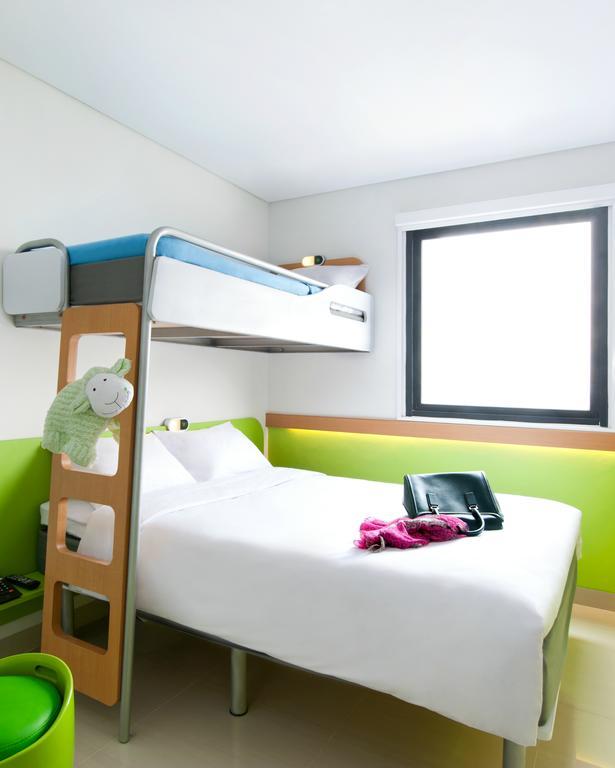 Ibis Budget Jakarta Daan Mogot Exterior foto