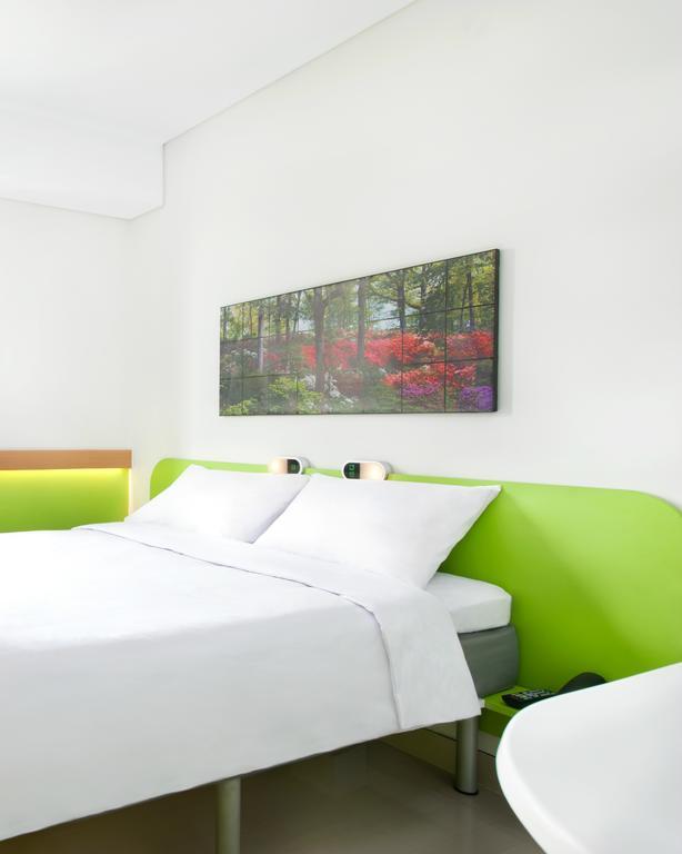 Ibis Budget Jakarta Daan Mogot Exterior foto