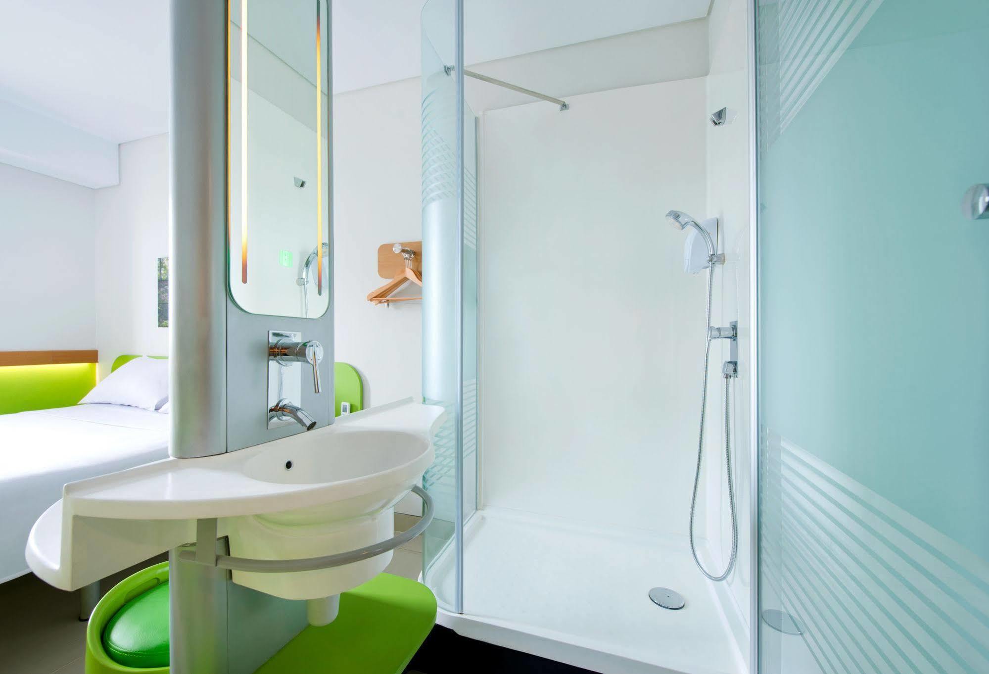 Ibis Budget Jakarta Daan Mogot Exterior foto