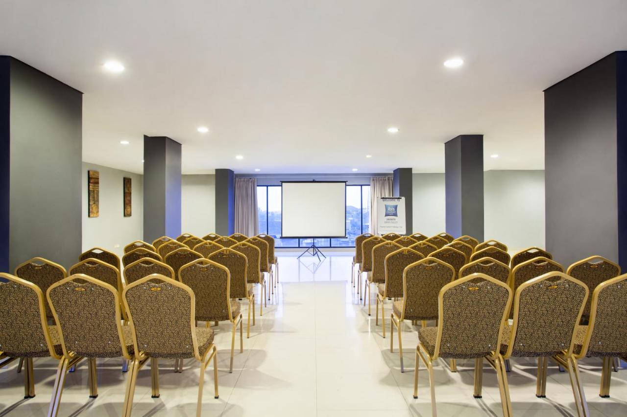 Ibis Budget Jakarta Daan Mogot Exterior foto